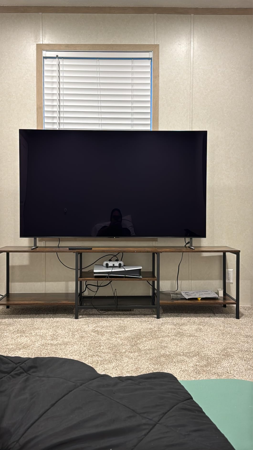 HOOBRO TV Stand with Power Outlets to 75 Inches, TV Console Table with Open Storage Shelves Cabinet, Industrial Media Entertainment Center for Living Room Bedroom, Rustic Brown and Black BF60DS01 customer photo 1