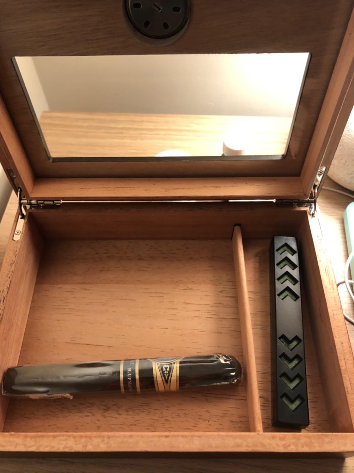 TISFA Cigar Humidor, Glass Top Cigar Box with Hygrometer Humidifier Divider customer photo 1