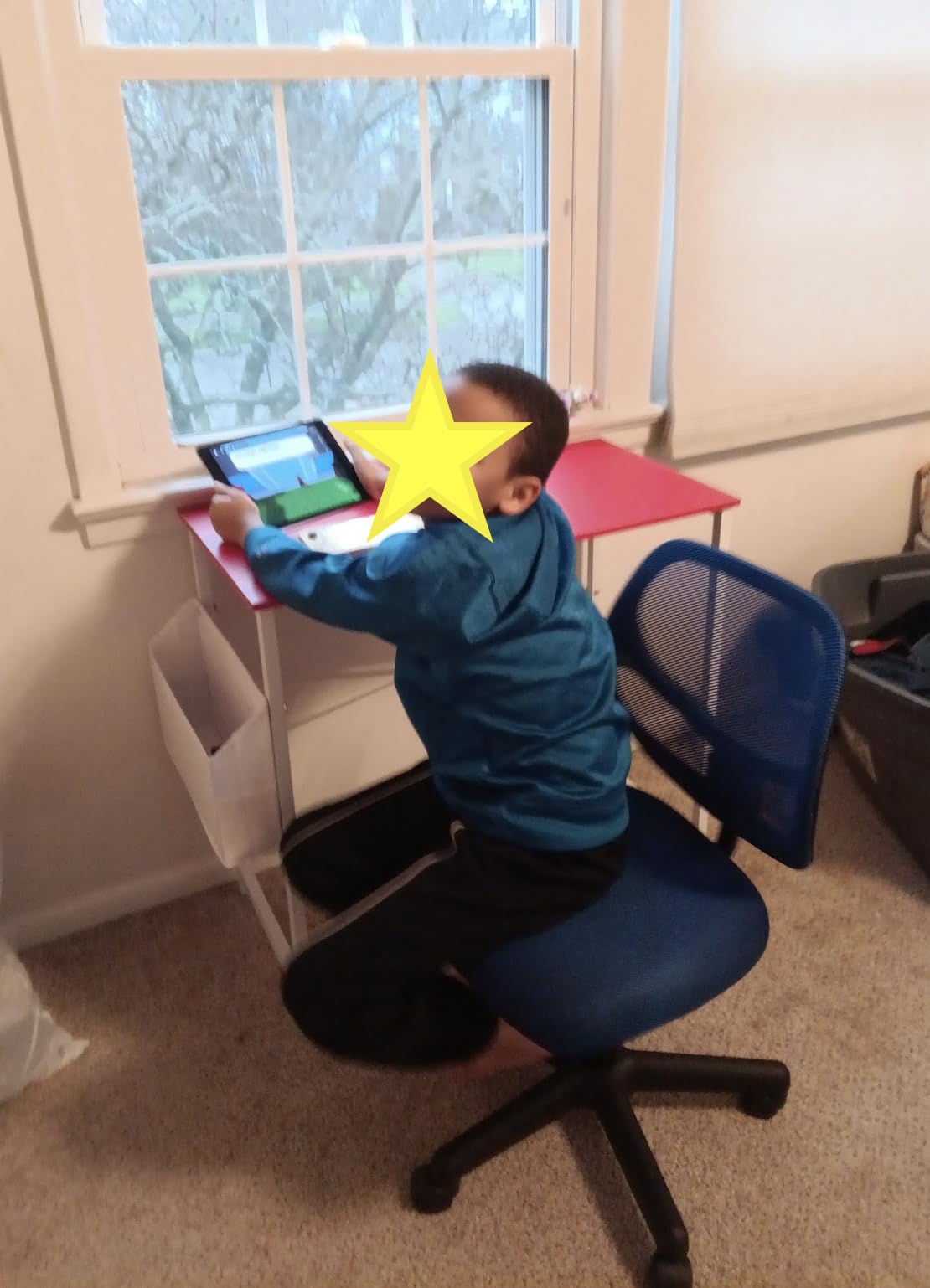 Amazon Basics Kids Adjustable Height Mesh Low-Back Swivel Desk Chair with Footrest, Rolling Study Chair, Armless, Blue customer photo 1