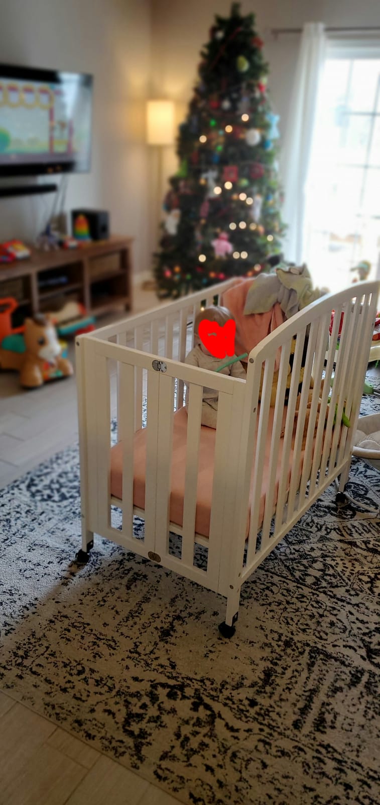 DaVinci Dylan 3-in-1 Convertible Portable Mini Crib, Ebony customer photo 1