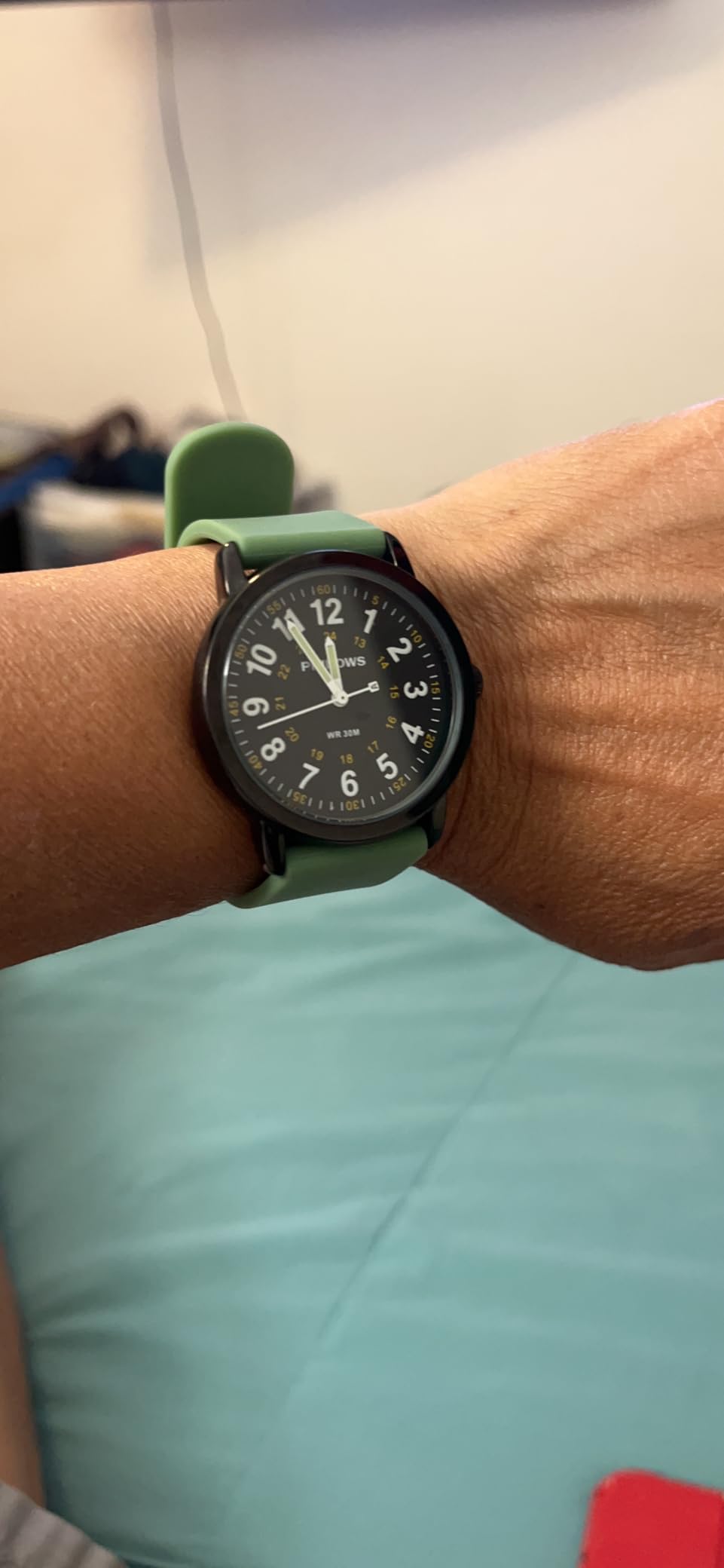PINDOWS Watches for Women, Easy Read Analog, Casual & Nurse Silicone Band customer photo 2
