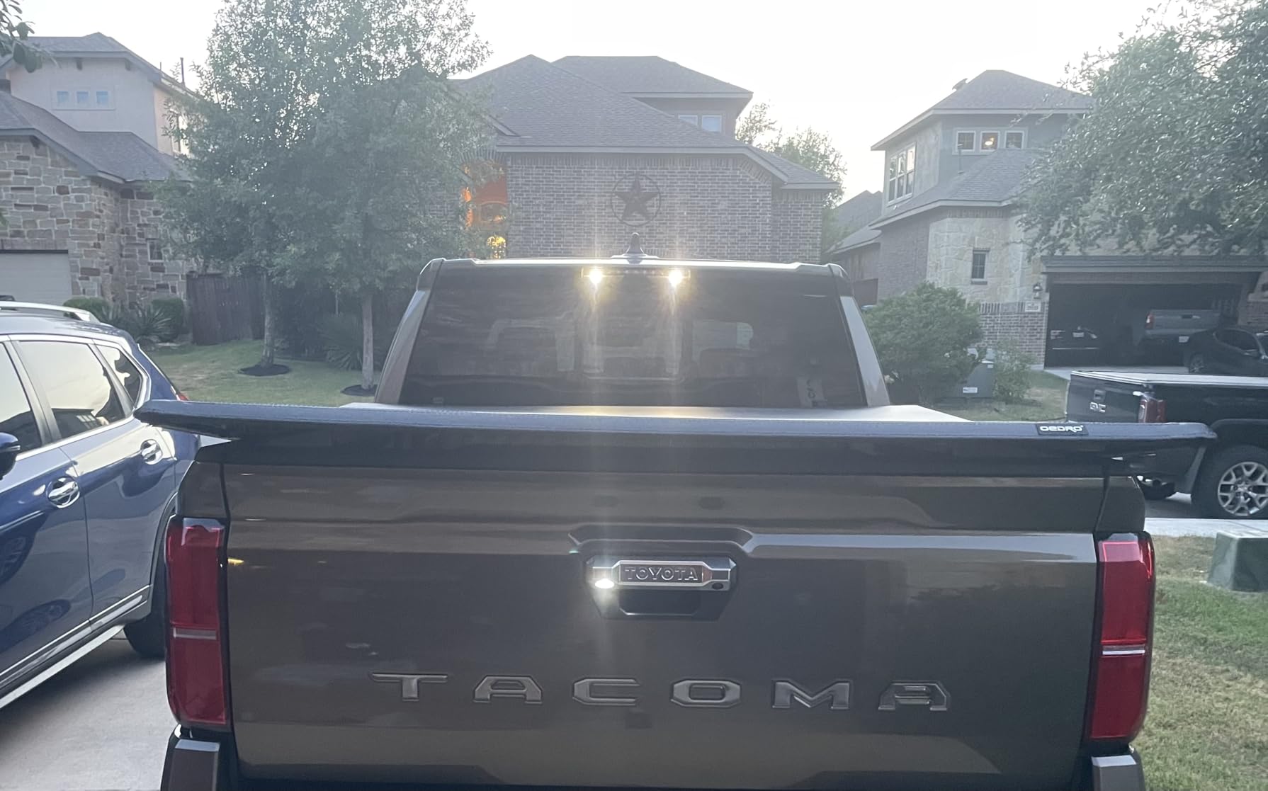 OEDRO Soft Tri-Fold Truck Bed Tonneau Cover Fit for 2022-2026 Tundra 5.5ft customer photo 1