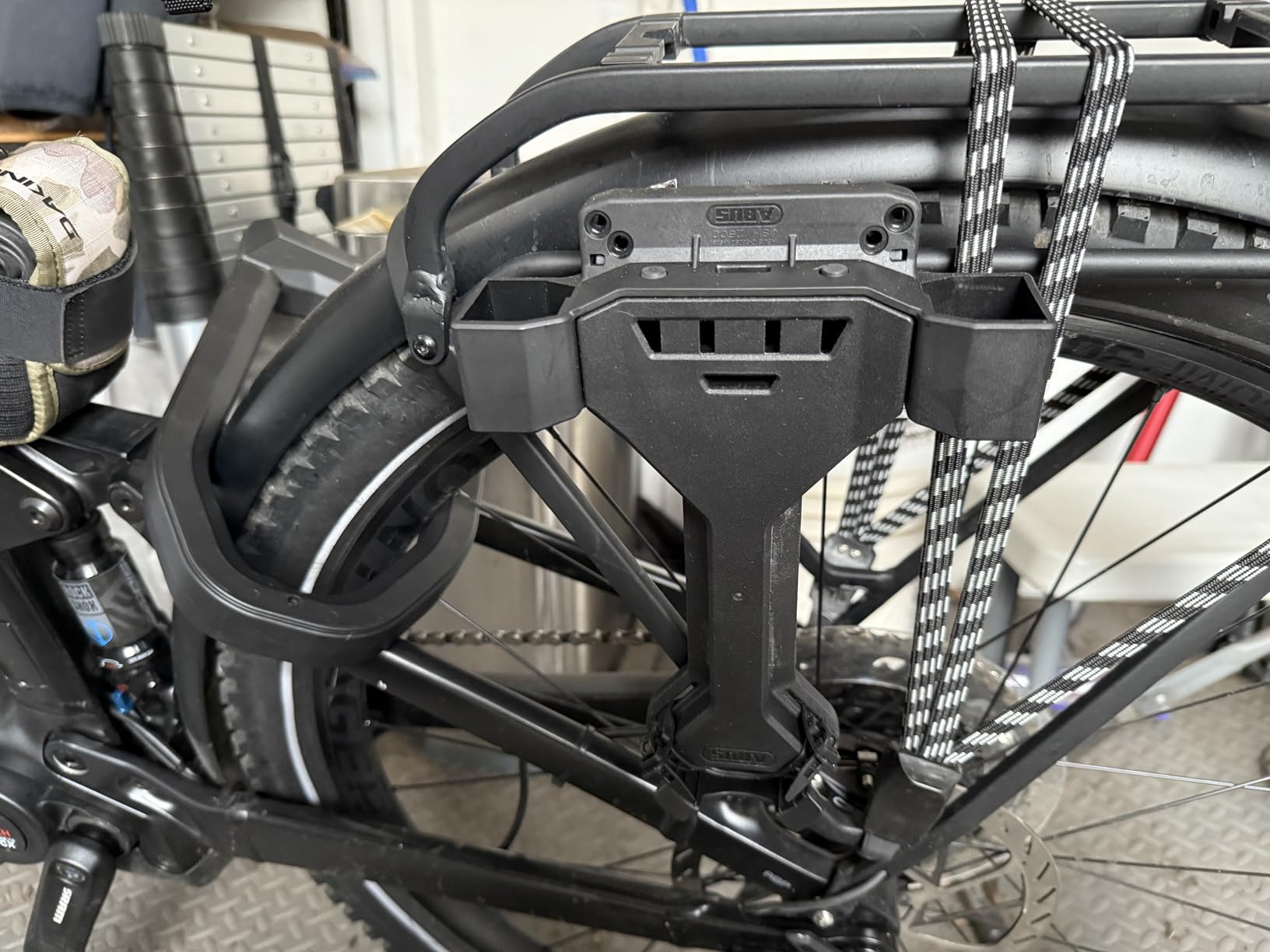 ABUS U-Lock Granit™ Super Extreme 2500/165HB230 - specialised Bicycle Lock for Bicycles and e-Bikes Against Saw Attacks with Angle Grinders - ABUS Security Level 15, USH2500 customer photo 1