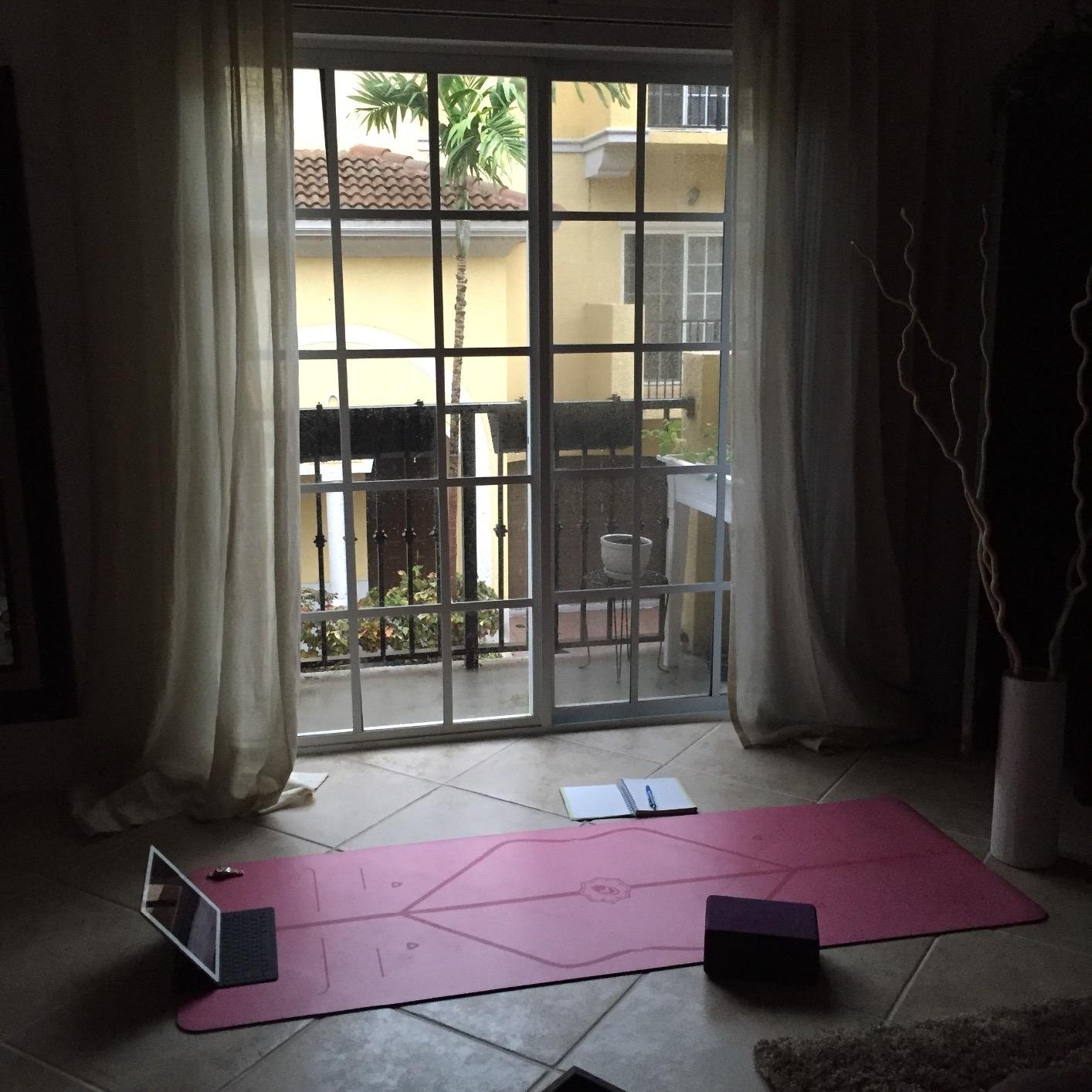 Liforme Classic Yoga Mat - Patented Alignment Design, Ultimate Grip customer photo 1