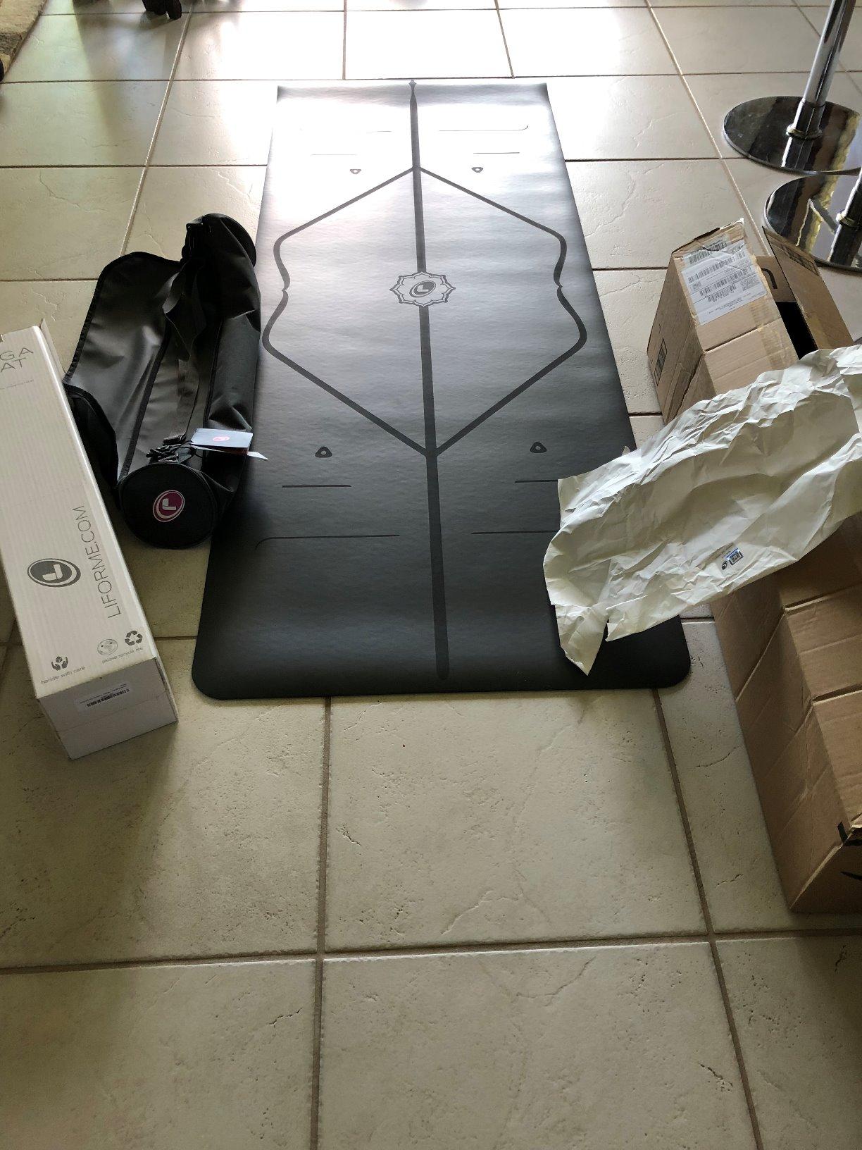 Liforme Classic Yoga Mat - Patented Alignment Design, Ultimate Grip customer photo 2