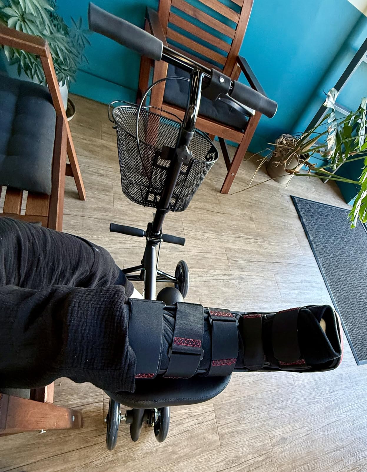 Medline Manual Seated Mobility Scooter Knee Walker, 8” Wheels, 300 lbs. Capacity, Black- for Leg & Foot Injuries, Crutch Alternative, 1 Ct. customer photo 1