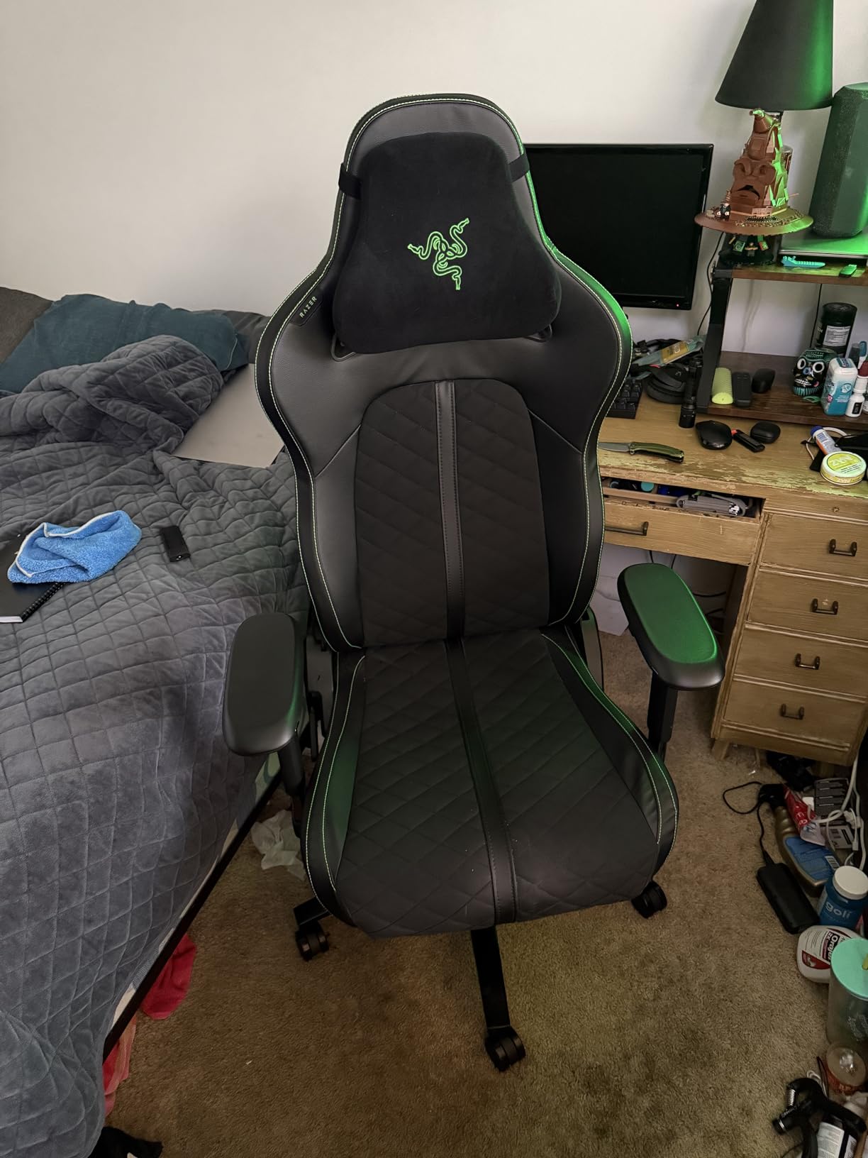 Razer Enki Gaming Chair, Built-in Lumbar Arch, All-Day Comfort, Black customer photo 1