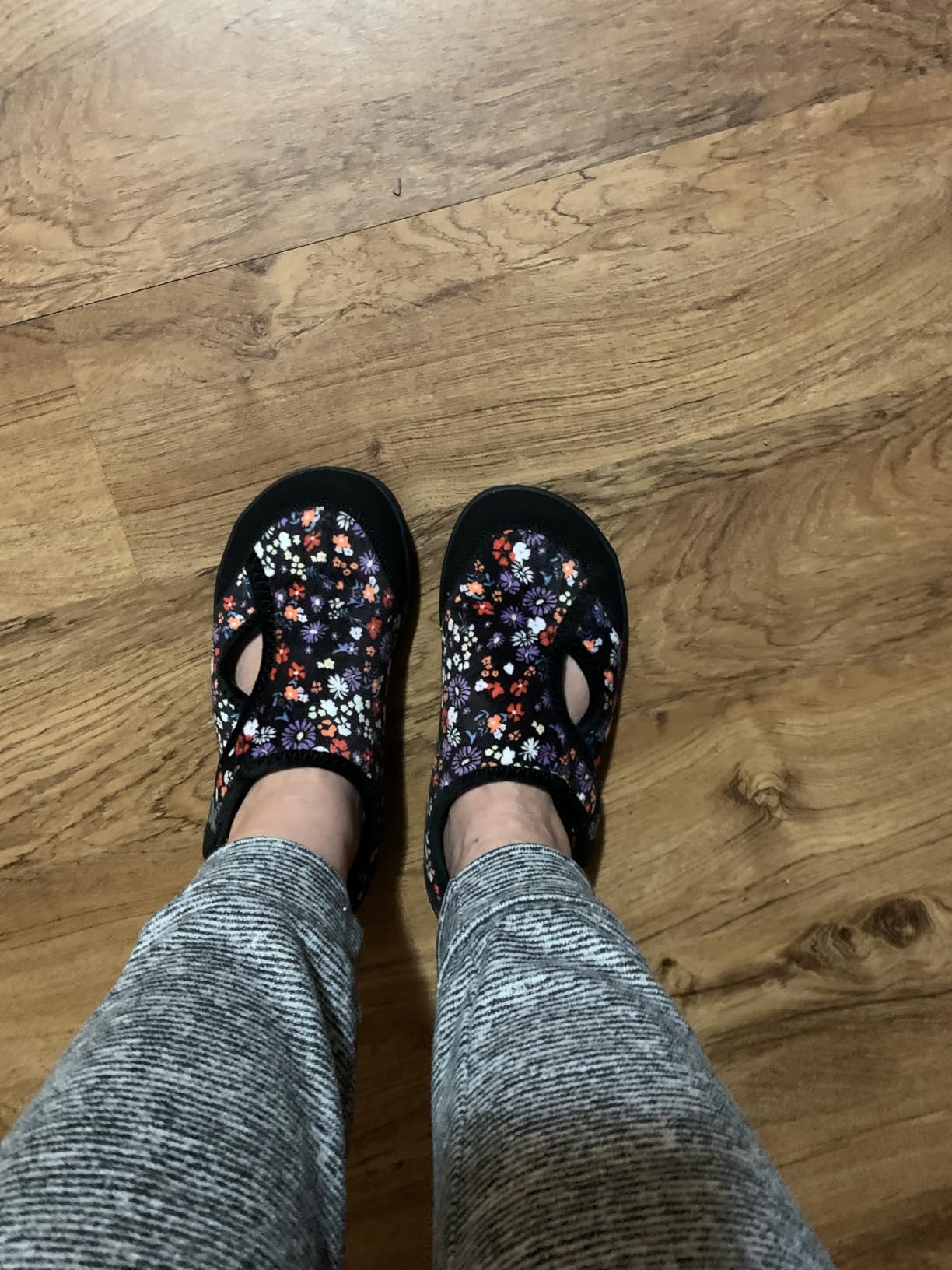 LeIsfIt Womens Slippers Wide Toe Box Adjustable Diabetic House Shoes customer photo 2