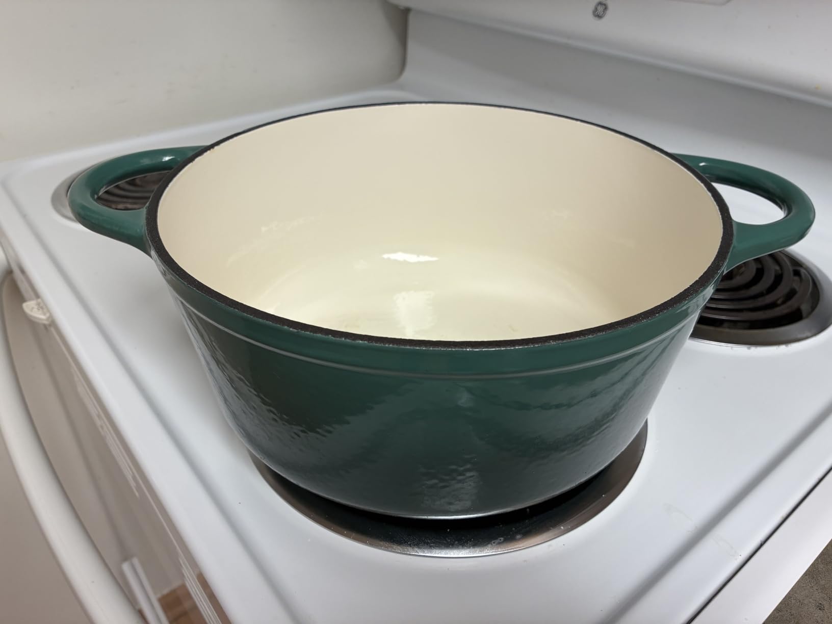 Nuovva Enamelled Cast Iron Dutch Oven Pot with Lid-6.4 Quart Non Stick Casserole Pot-Heavy Duty & Oven Safe up to 500° F for Bread Baking, Braising, Stews, Roasting - 28cm Dark Blue customer photo 1