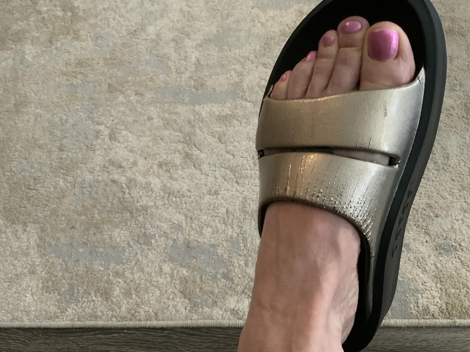 OOFOS womens Oomega Ooahh Luxe customer photo 2