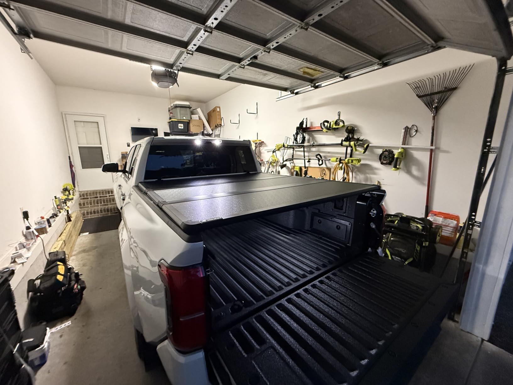YITAMOTOR FRP Hard Tri-Fold Tonneau Cover for 2016-2023 Toyota Tacoma 5ft customer photo 2