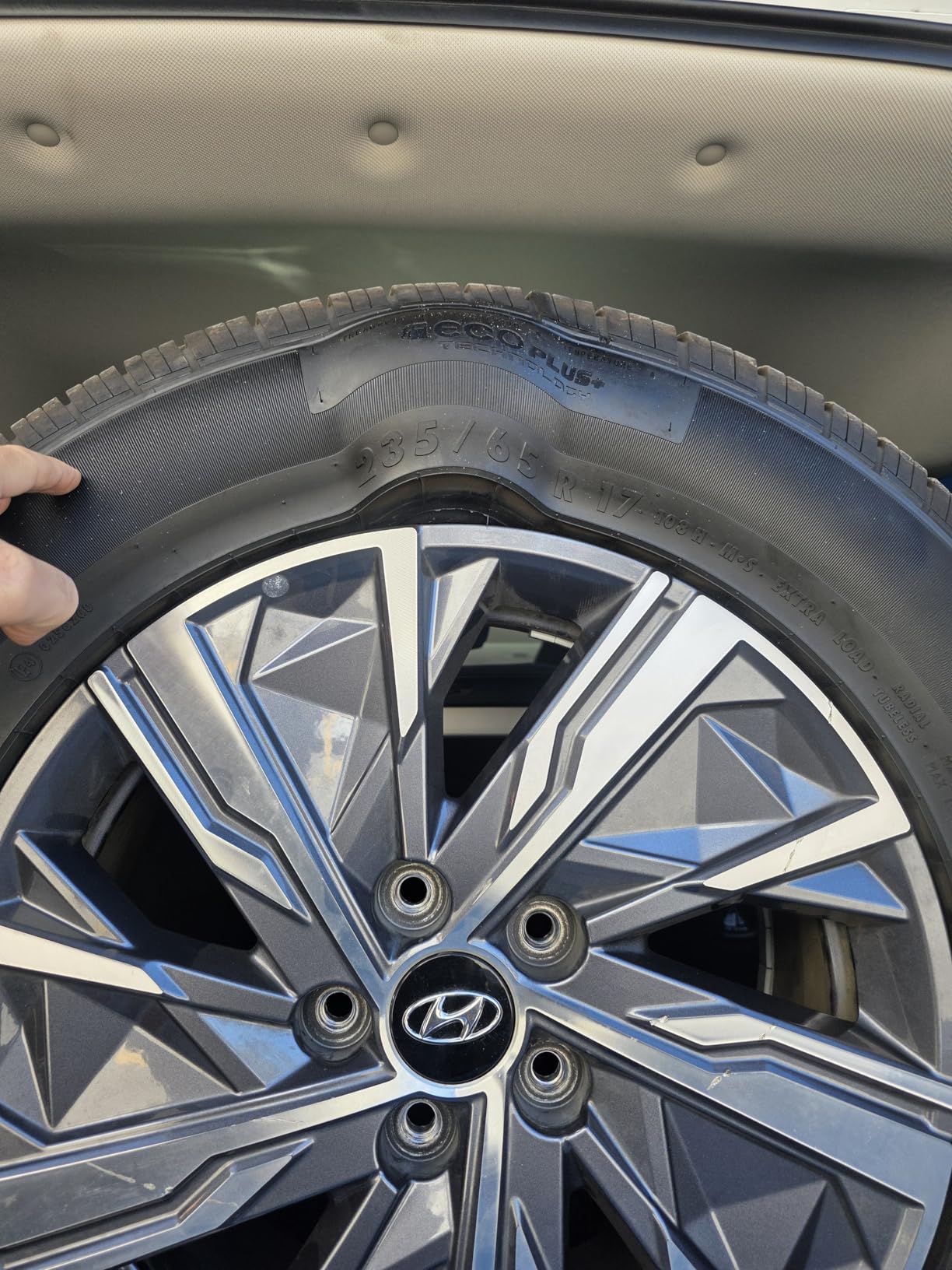 Continental CrossContact LX25 All Season 255/60R18 112V XL SUV/Crossover Tire customer photo 1