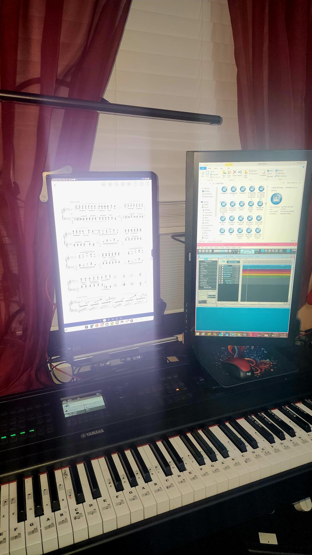 Philips 22 Inch Computer Monitor FHD 100Hz VA VESA Flicker-Free, 221V8LB customer photo 1