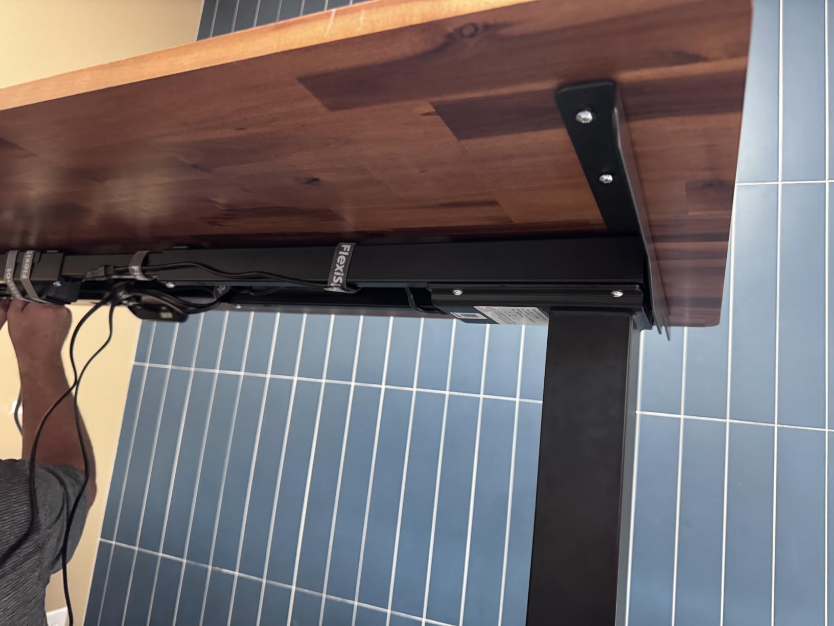 FLEXISPOT E6 MAX Dual Motor 3-Stage Electric Standing Desk, 55 x 28 customer photo 1