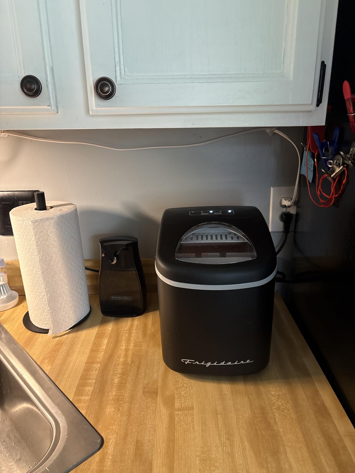 FRIGIDAIRE EFIC128AMZBLK Compact Countertop Ice Maker, 26 lb per Day, Black customer photo 1