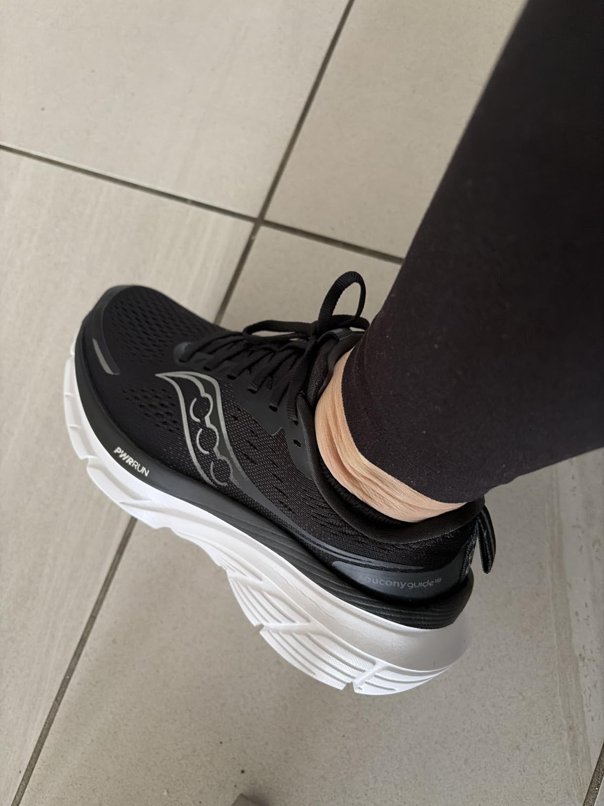 Saucony Women's Guide 18 Sneaker customer photo 1