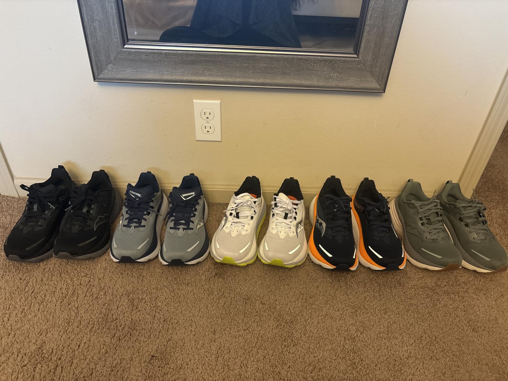 Saucony Men's Hurricane 24 Sneaker customer photo 2