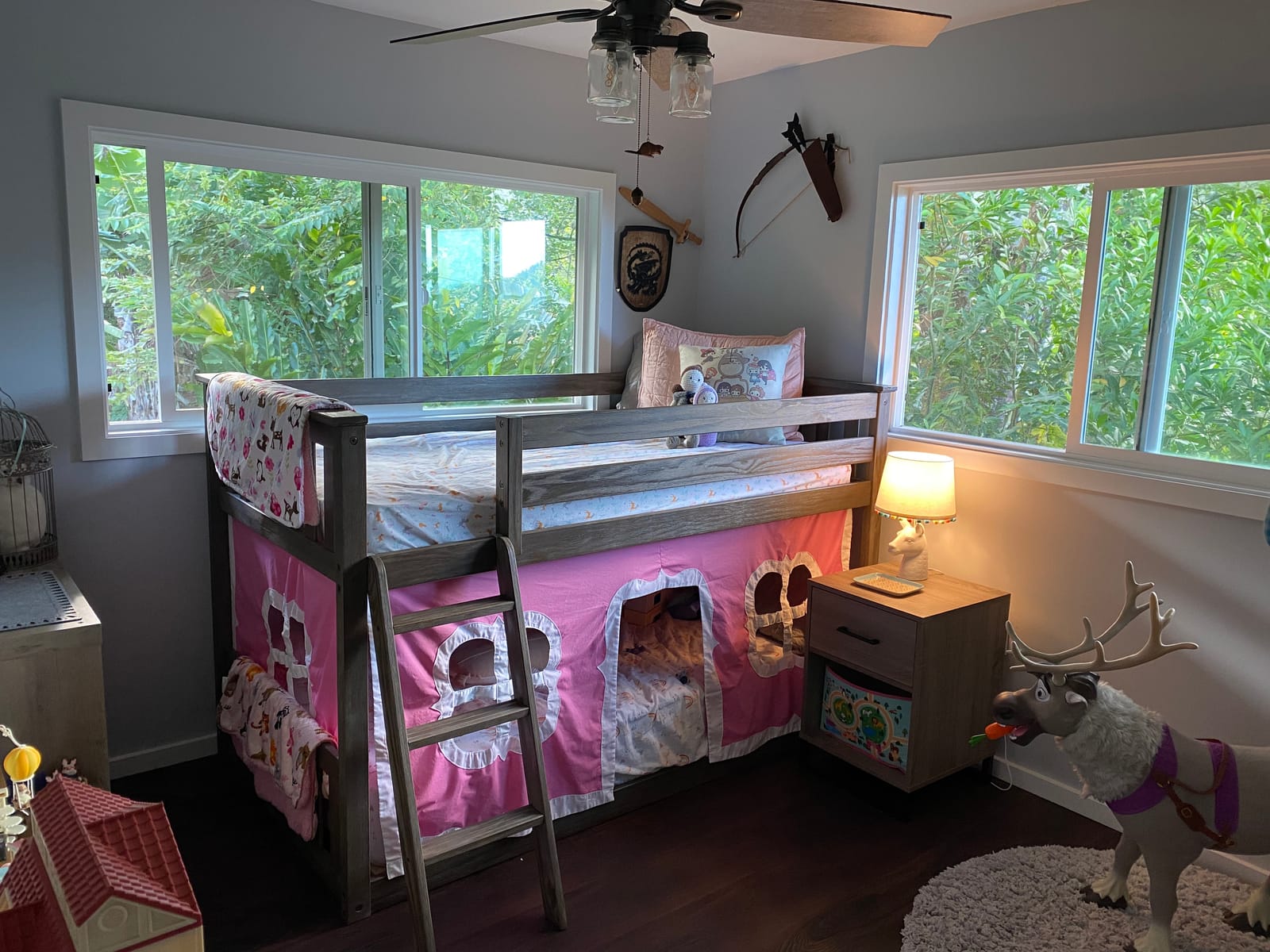 Max & Lily Fundamental Twin Low Bunk Bed, Kids Solid Wood Modern Bed Frame with Strong Wooden Slats, Non-Toxic Finishes, High Weight Capacity, White customer photo 1