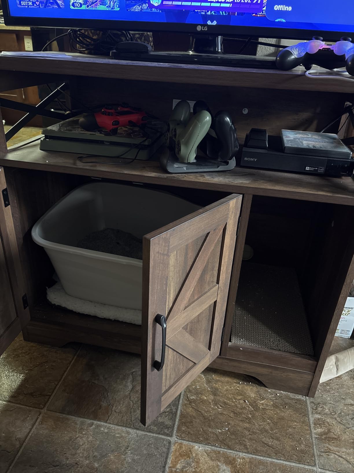 Halitaa Cat Litter Box Enclosure, Hidden Litter Box with Scratch Pad customer photo 2