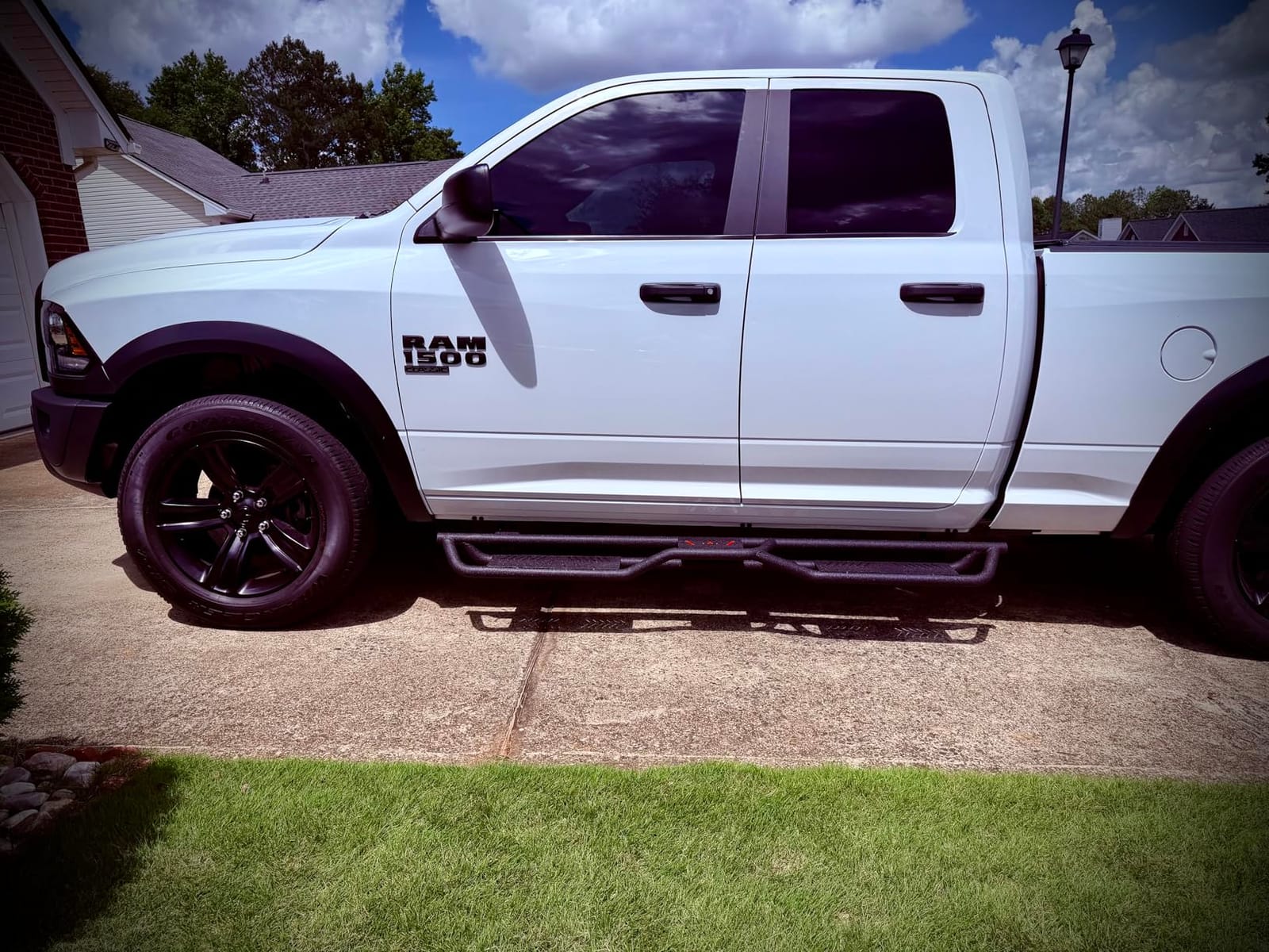 YZONA Running Boards for 2019-2026 Chevy Silverado & GMC Sierra Side Steps customer photo 1