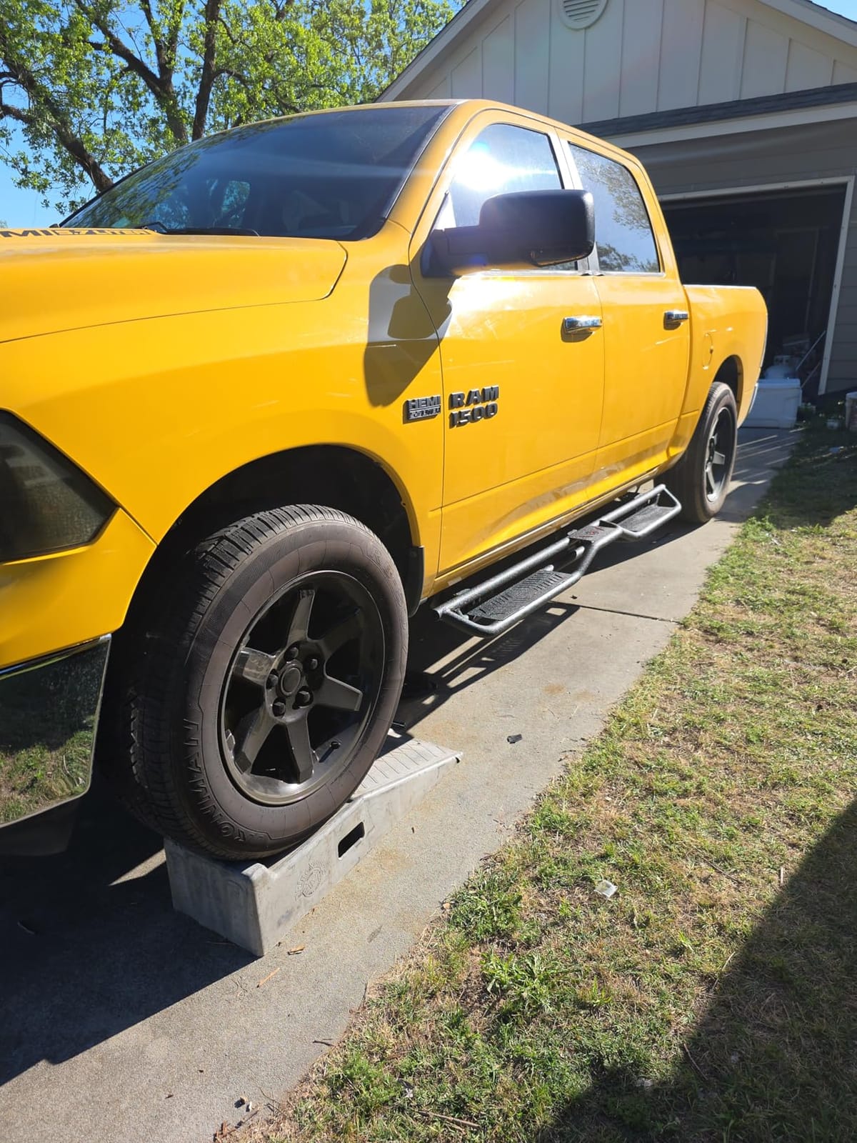 YZONA Running Boards for 2019-2026 Chevy Silverado & GMC Sierra Side Steps customer photo 2