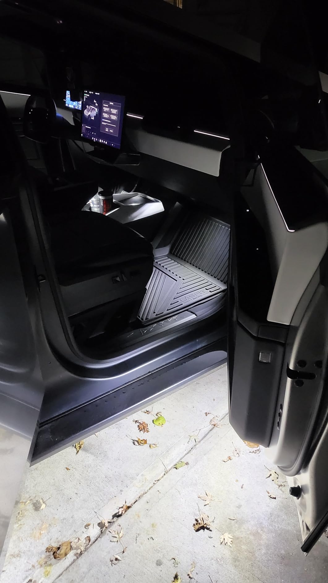 LASFIT Floor Mats for Tesla Cybertruck 2026 2025 2024 customer photo 1
