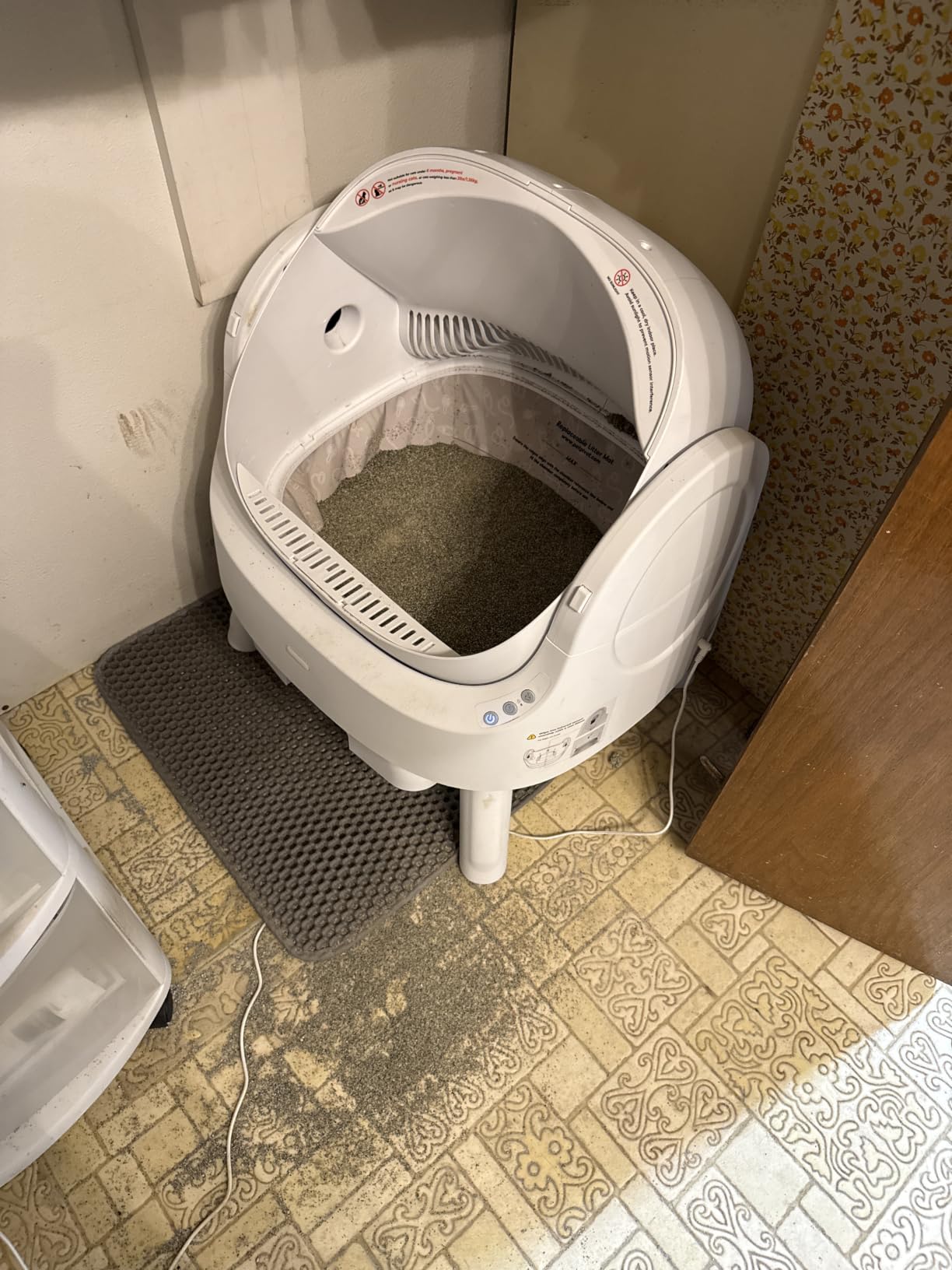 PetPivot Self Cleaning Litter Box, Open Top Automatic Litter Box for Multiple Cats, Multiple Layer Safety Protection, Liners and Mat Included, White customer photo 1