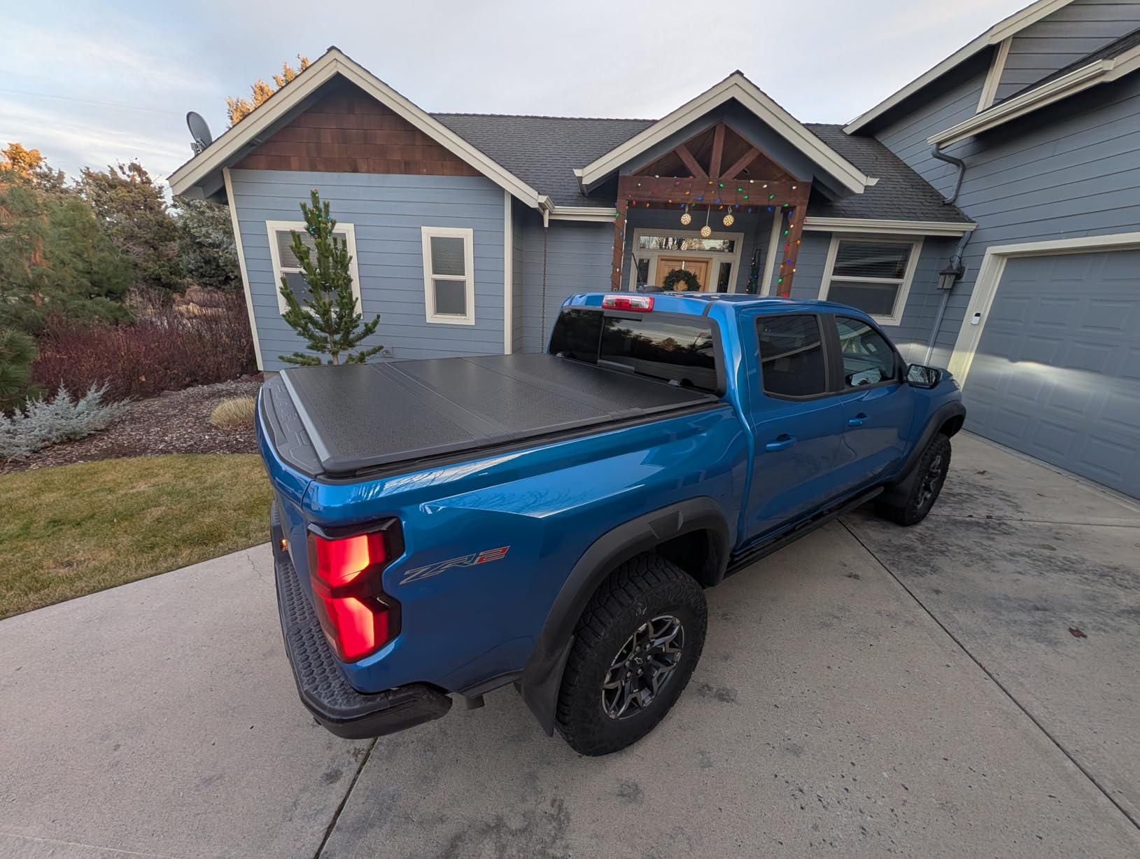 Hard Bed Cover for 2023-2026 Chevy Colorado/GMC Canyon 5.2 FT customer photo 2