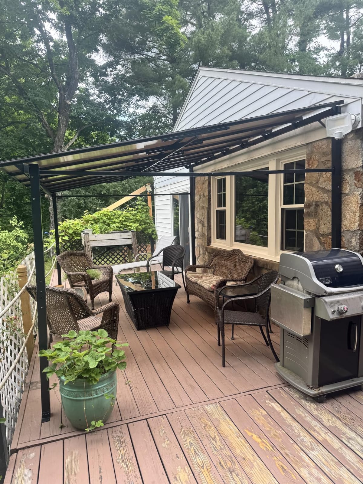 MEISSALIVVE 10' x 14' Pergola with Sloped Roof, Lean to Metal Gazebo for Outdoor Patio, Deck, Black customer photo 1