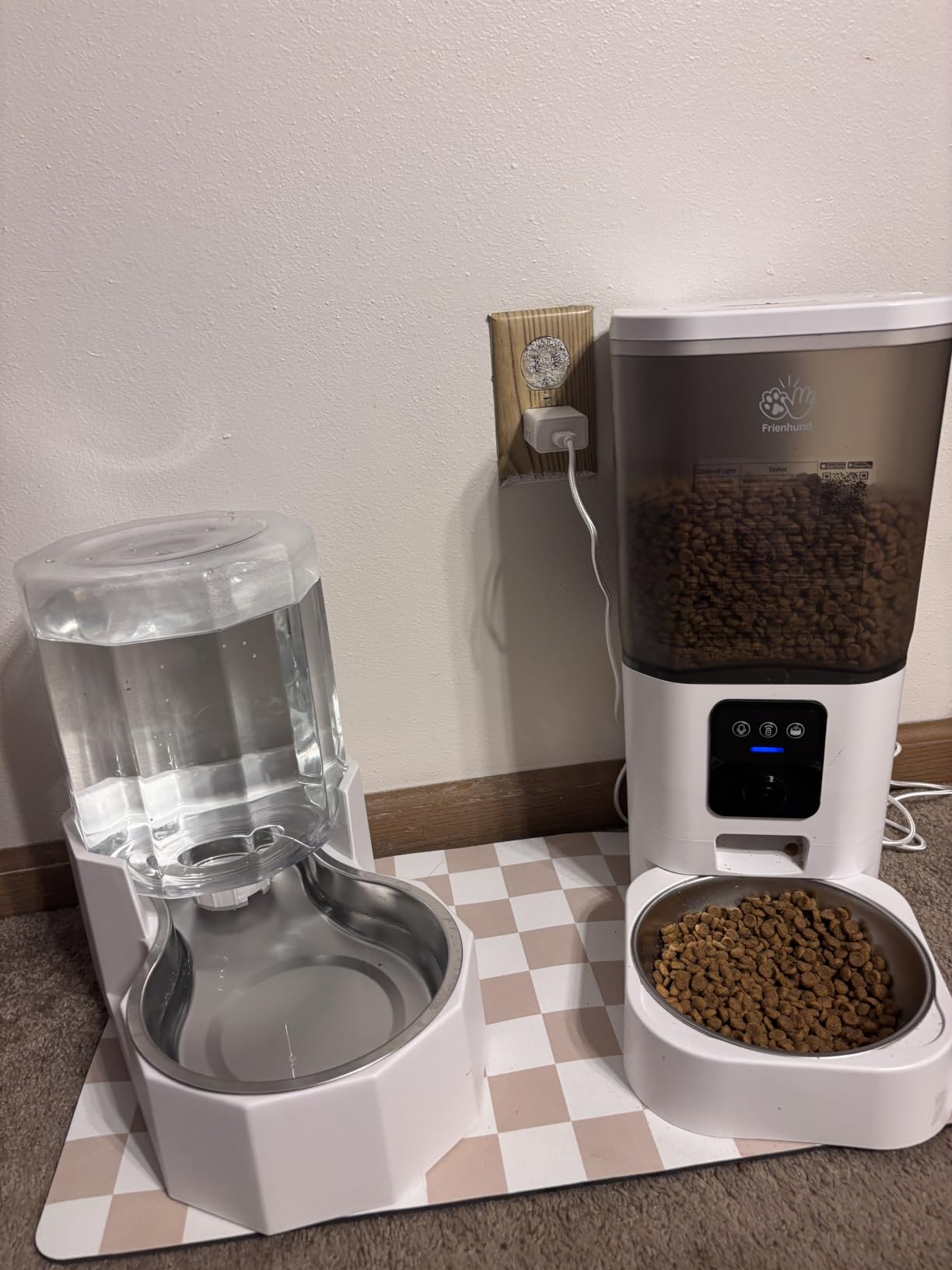 Frienhund Automatic Cat Feeder with 2K Camera: 5G WiFi Automatic Dog Feeder with Night Vision,Cat Food Dispenser with 7L Large Food Storage Container for Multiple Pet,Detachable for Easy Clean -29 Cup customer photo 2