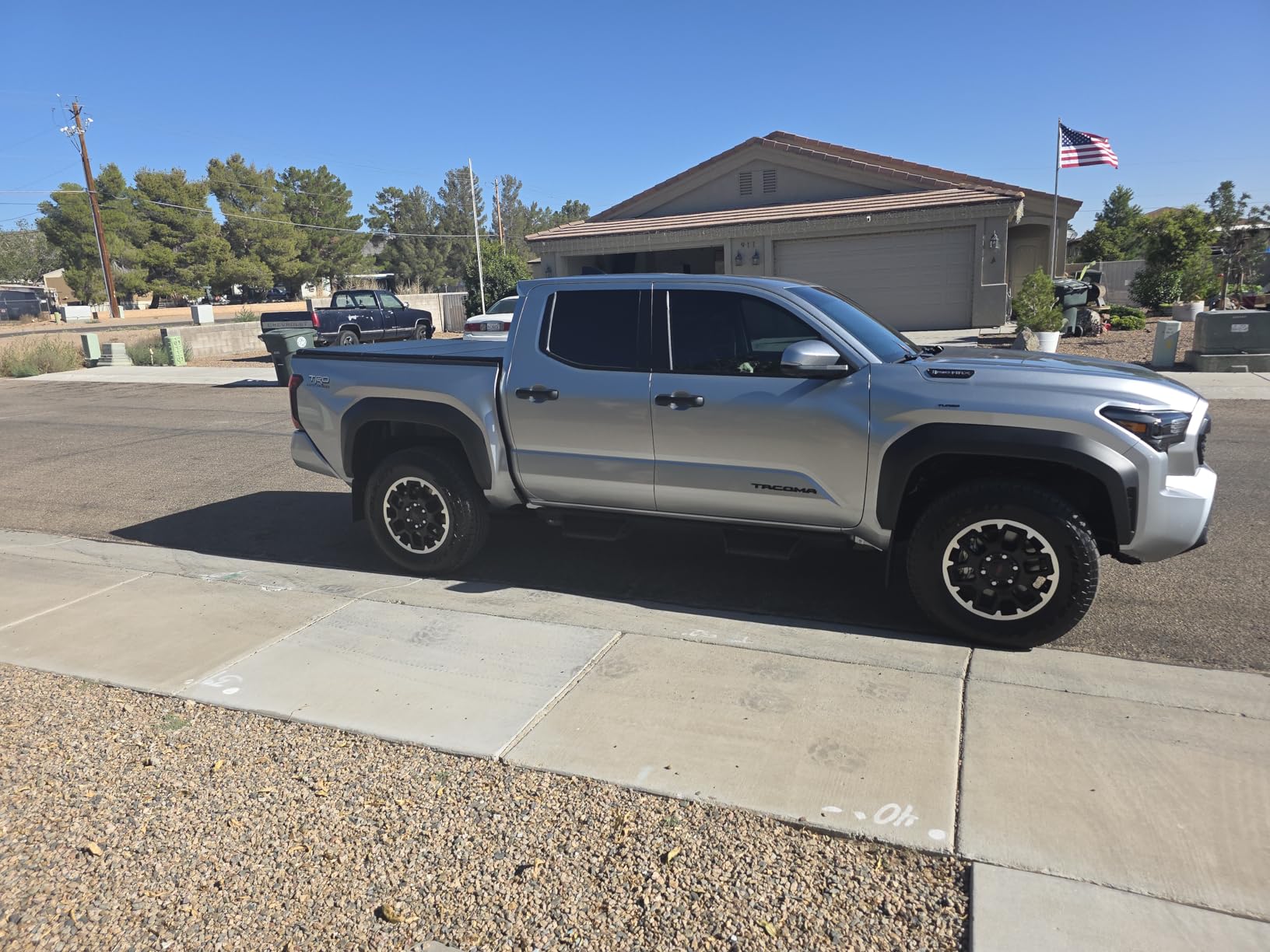 Hard Tri-Fold Tonneau Cover Fit 2024-2026 Toyota Tacoma 5FT Bed customer photo 1