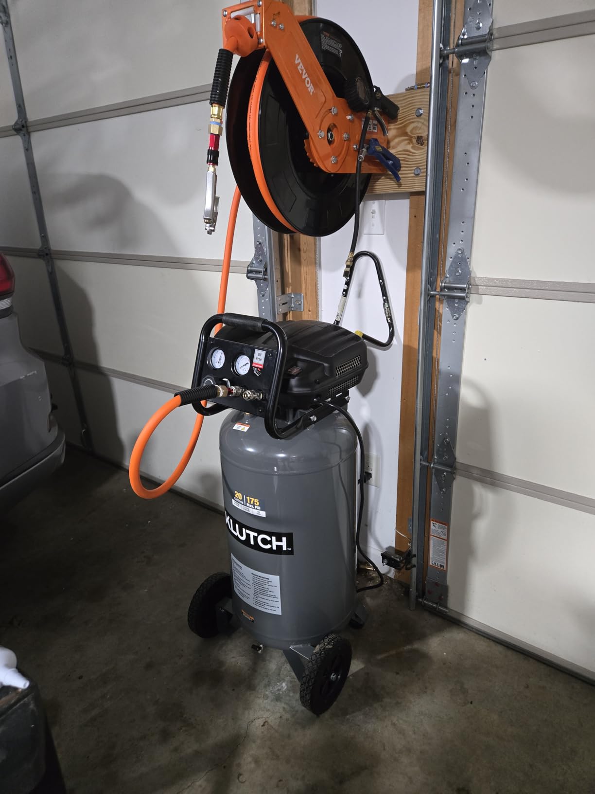 Klutch 29-Gallon Air Compressor, 2.5 HP, 120V, 175 PSI, 5.1 CFM at 90 PSI customer photo 1