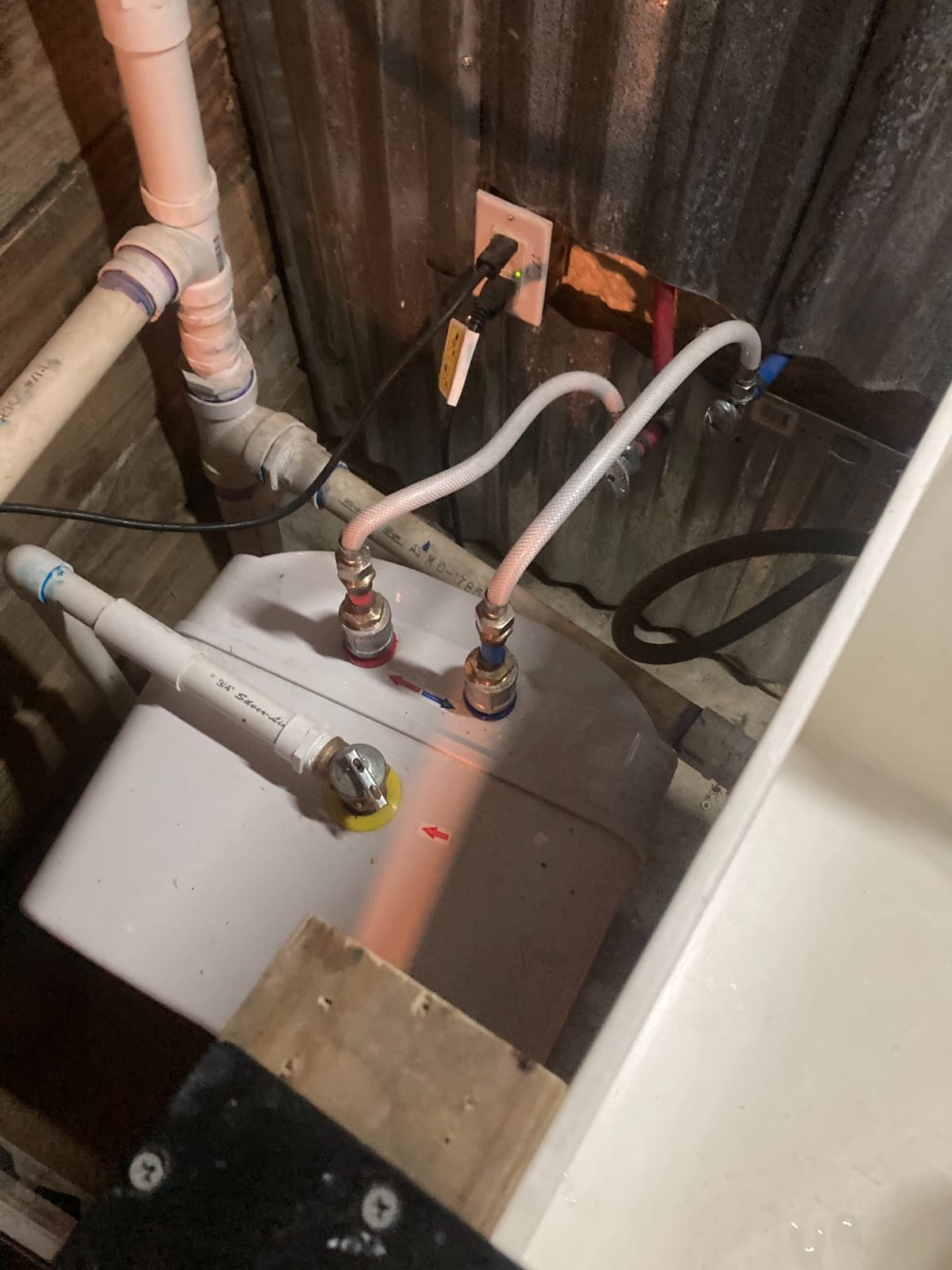 CAMPLUX Tankless Water Heater Electric 4.5kW 110~120V Small Instant Hot Water Heater, Point-of-Use, Save Space for Sink Wall Mounted LED Digital Display CSA Certified TE05 customer photo 1