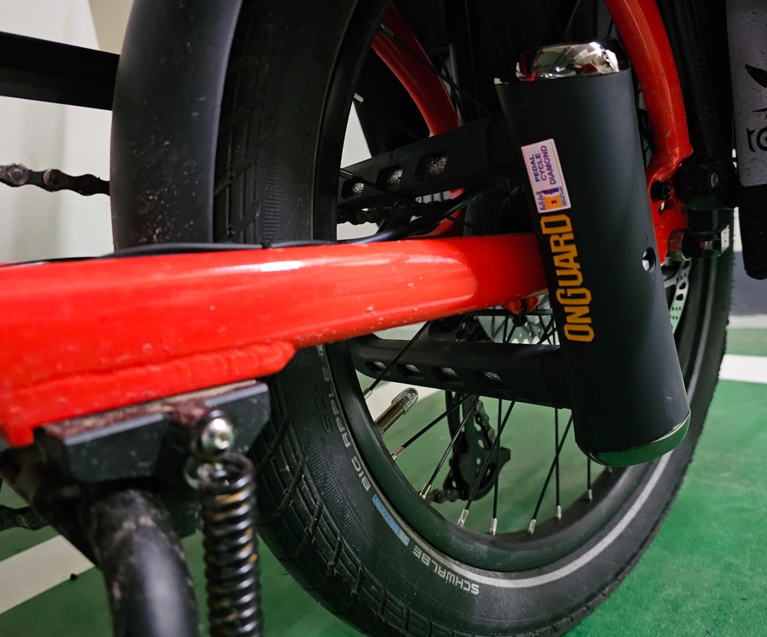 OnGuard RockSolid U-Lock – 14 mm (0.55 in) Hardened Steel Bike Lock, 90 mm × 175 mm (3.55 in × 6.90 in) Interior Dimensions, Angle-Grinder-Resistant Coating, X4P Quad Lock Security customer photo 1