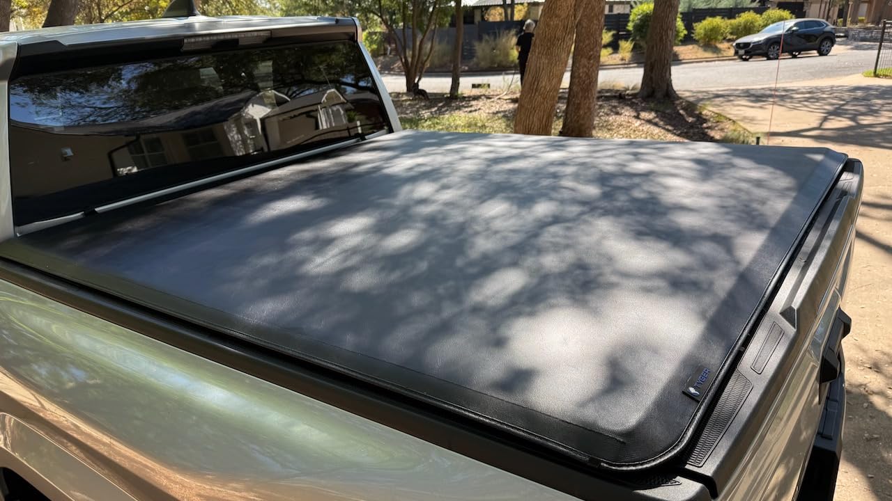 Tyger Auto T1 Soft Roll-up Truck Bed Tonneau Cover Compatible with 2024-2026 Toyota Tacoma (Only Fits Models with Factory Deck Rail System) | 5' (60