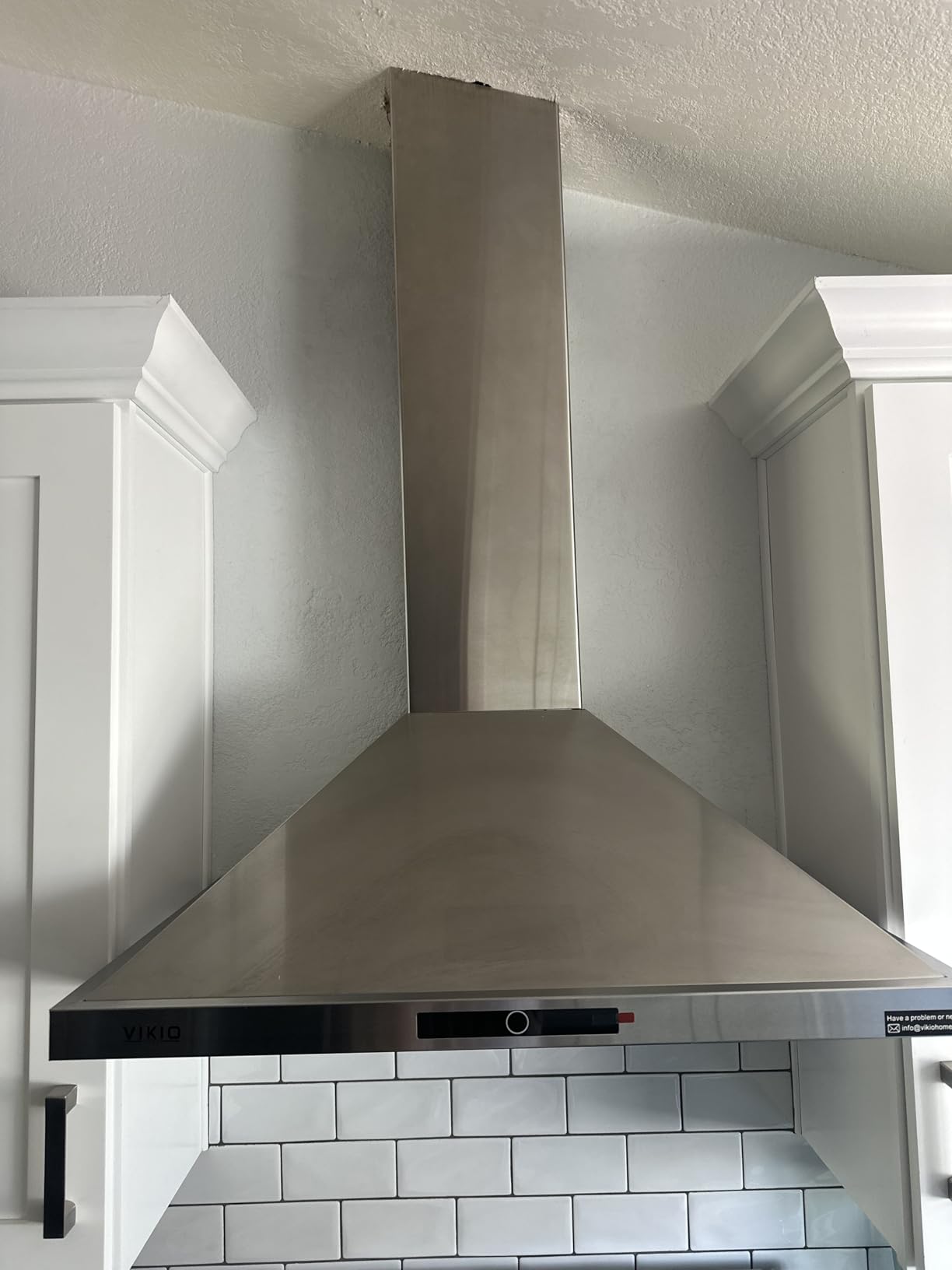 VIKIO HOME 30 Inch Wall Mount Range Hood 580CFM Low Noise Touch Control customer photo 1