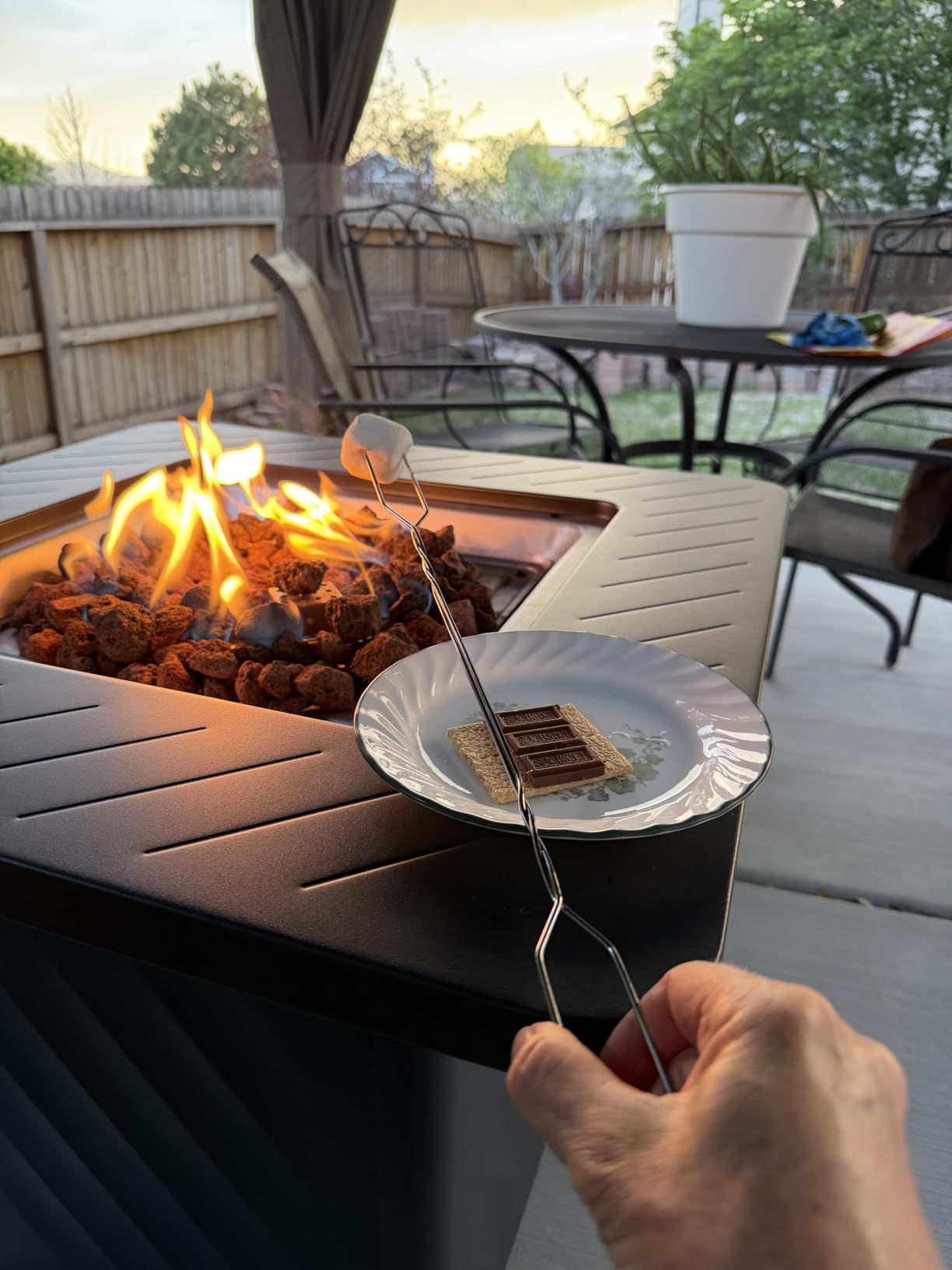 East Oak 28” Outdoor Propane Fire Pit Table | 52,000 BTU Gas Fire Pit for 2-4 People with Space-Saving Hock Lid, Mesh Pocket & Lava Rocks | CSA Certified Safe for Patio, Deck, Backyard, Brown customer photo 2