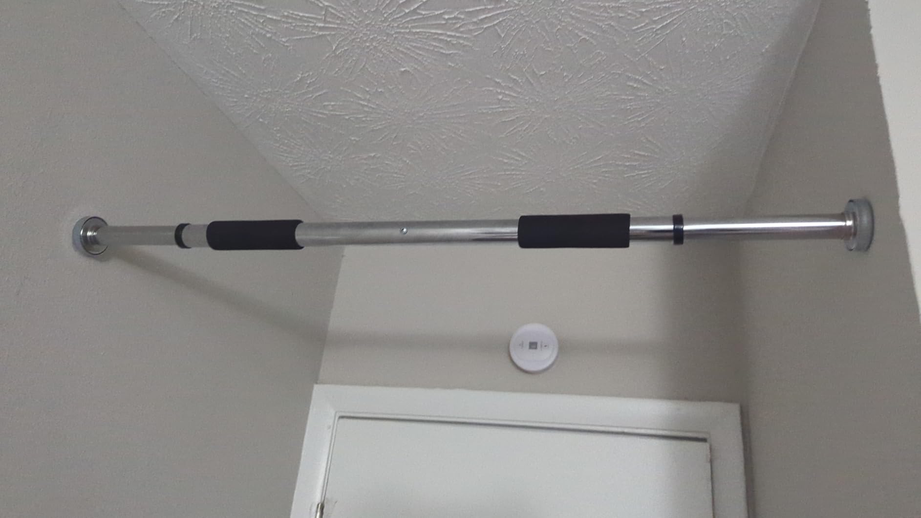 Sunny Health & Fitness Adjustable Doorway Chin Up/Pull Up Bar customer photo 2