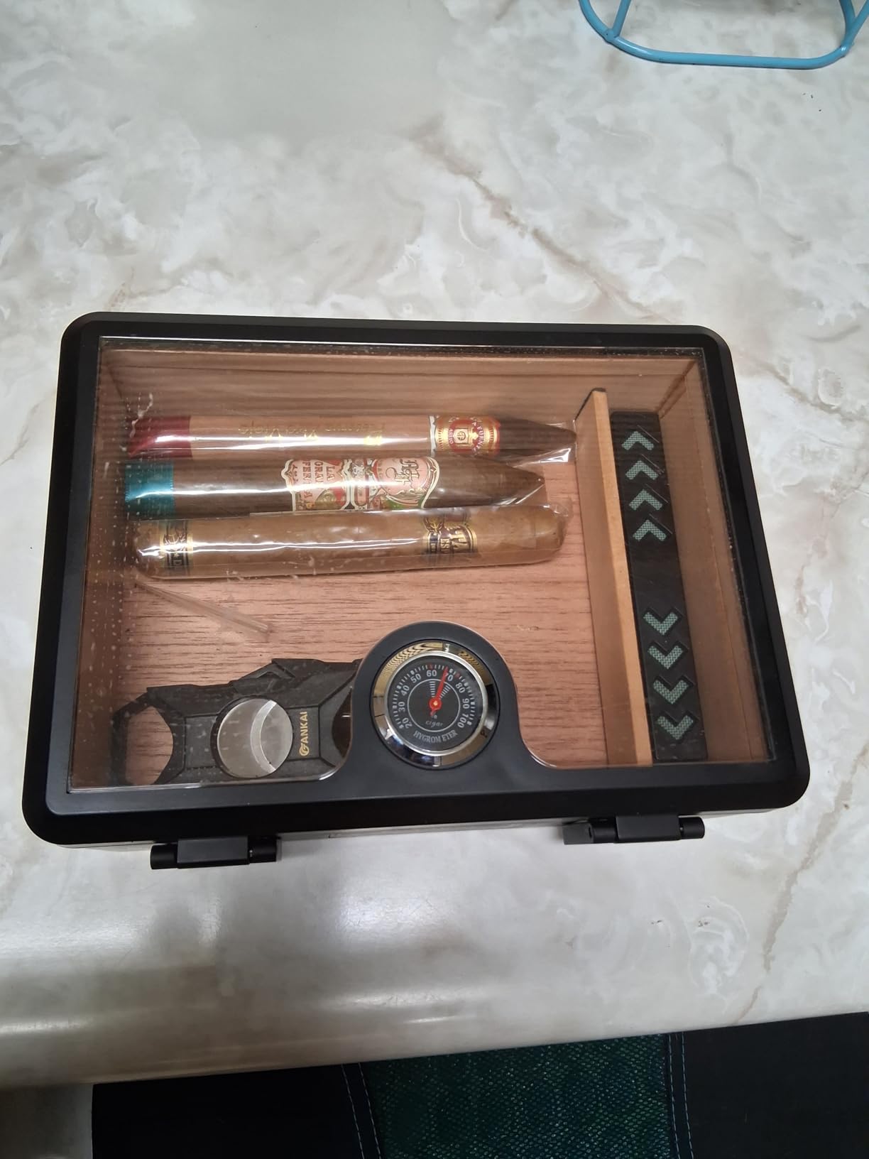 Cigar Humidor, Full Glass Top Cigar Box with Humidifier and Hygrometer, Drop-proof Crushproof Cigar Case, Cedar Wood Lining Storage Box with Divider for 20-25 Cigars (Black) customer photo 1