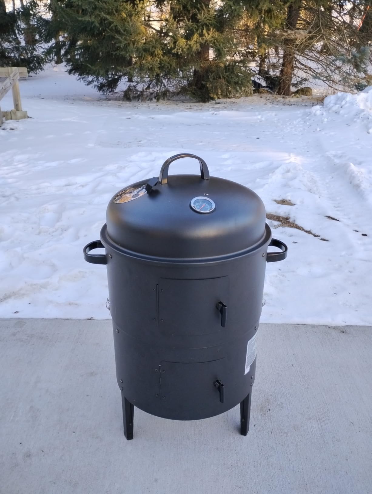 Amazon Basics 16 inch Vertical Charcoal Outdoor Smoker, BBQ Grill, with Built-in Thermometer, 2-Layer Design, Adjustable Air Supply Control, Black customer photo 2