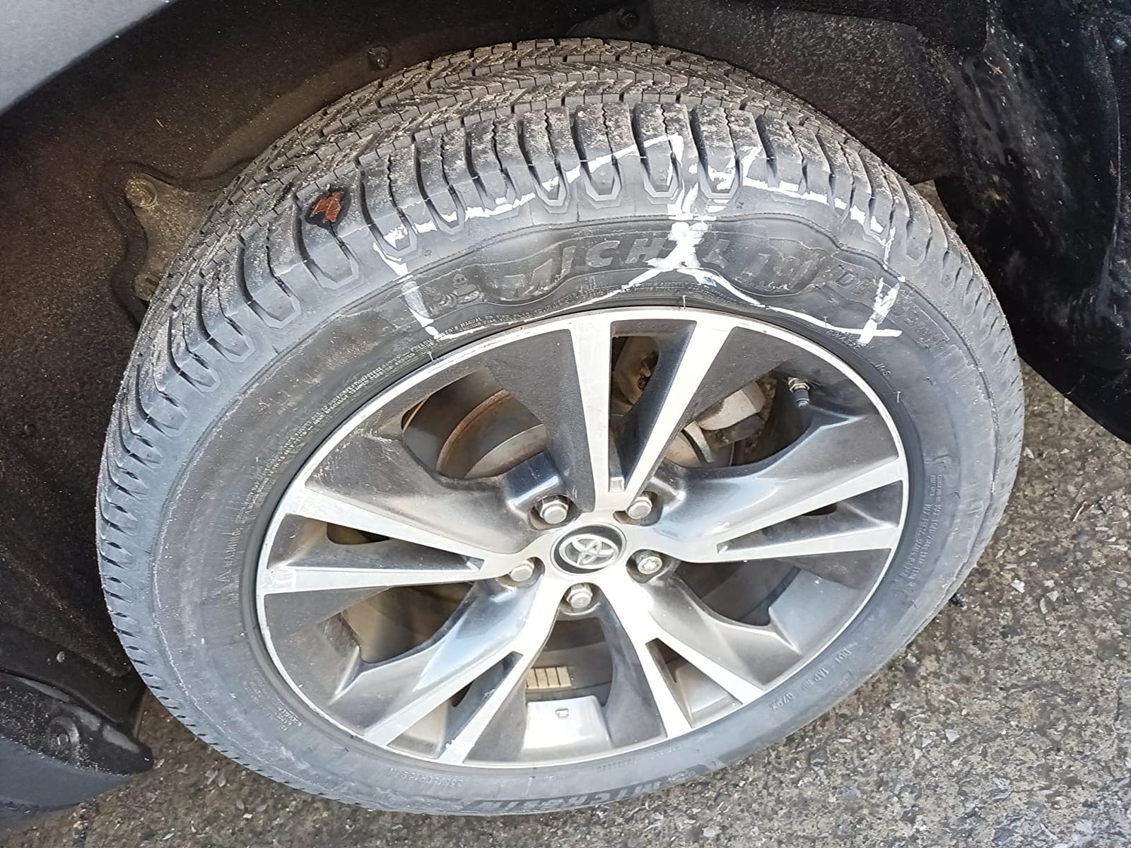 MICHELIN Defender2 All-Season Tire for Cars, Minivans, SUVs and Crossovers, 235/55R18/XL 104H customer photo 2