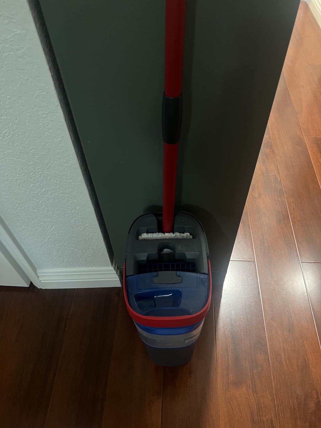 O-Cedar H2prO Flat Mop System | Quick Everyday Cleaning | Dual-Tank Fresh Water System | Machine Washable Reusable Microfiber Mop Pad | Safe on Hardwood, Tile & Vinyl Floors customer photo 1
