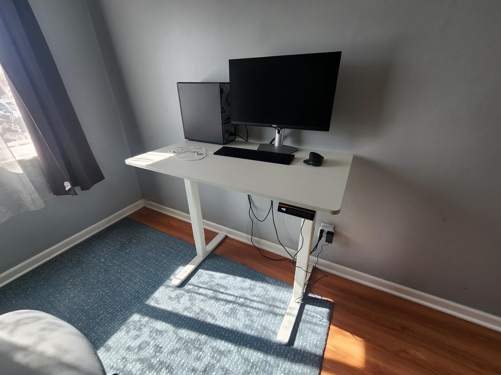 YDN 40 x 24 Inch White Electric Standing Desk customer photo 1