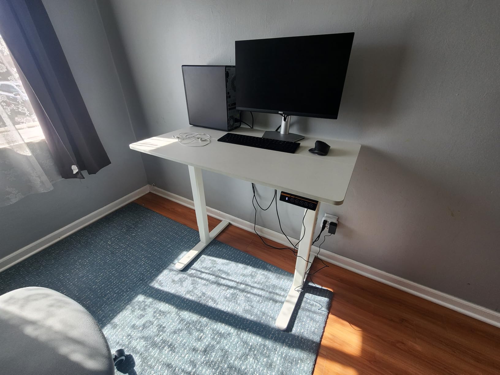 YDN 40 x 24 Inch White Electric Standing Desk customer photo 2