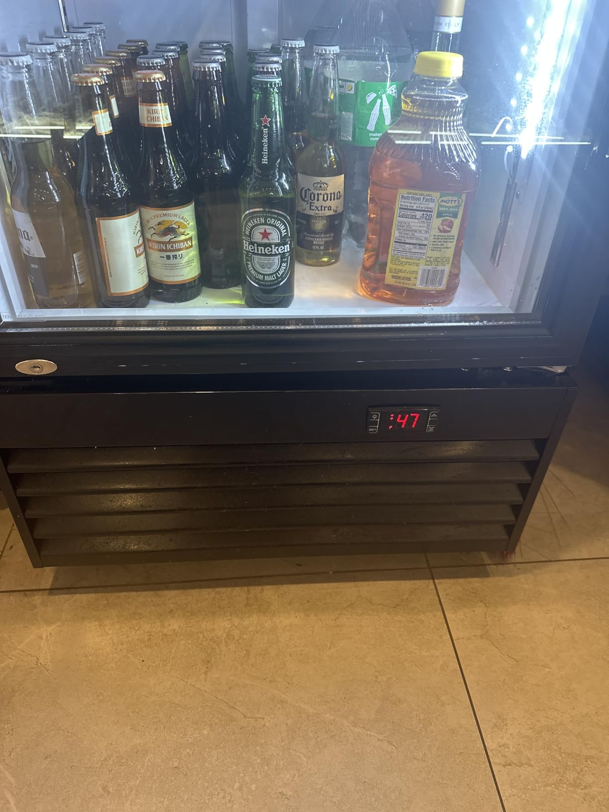 Tylza Beverage Refrigerator Cooler, 130 Cans 3.22 Cu.Ft Small Refrigerator with Low-E Glass Door, Lock, 17-Inch Beer Fridge for Drinks, Beer and Wine, Mini Fridge for Bedroom, Office and Bar, Silver customer photo 2