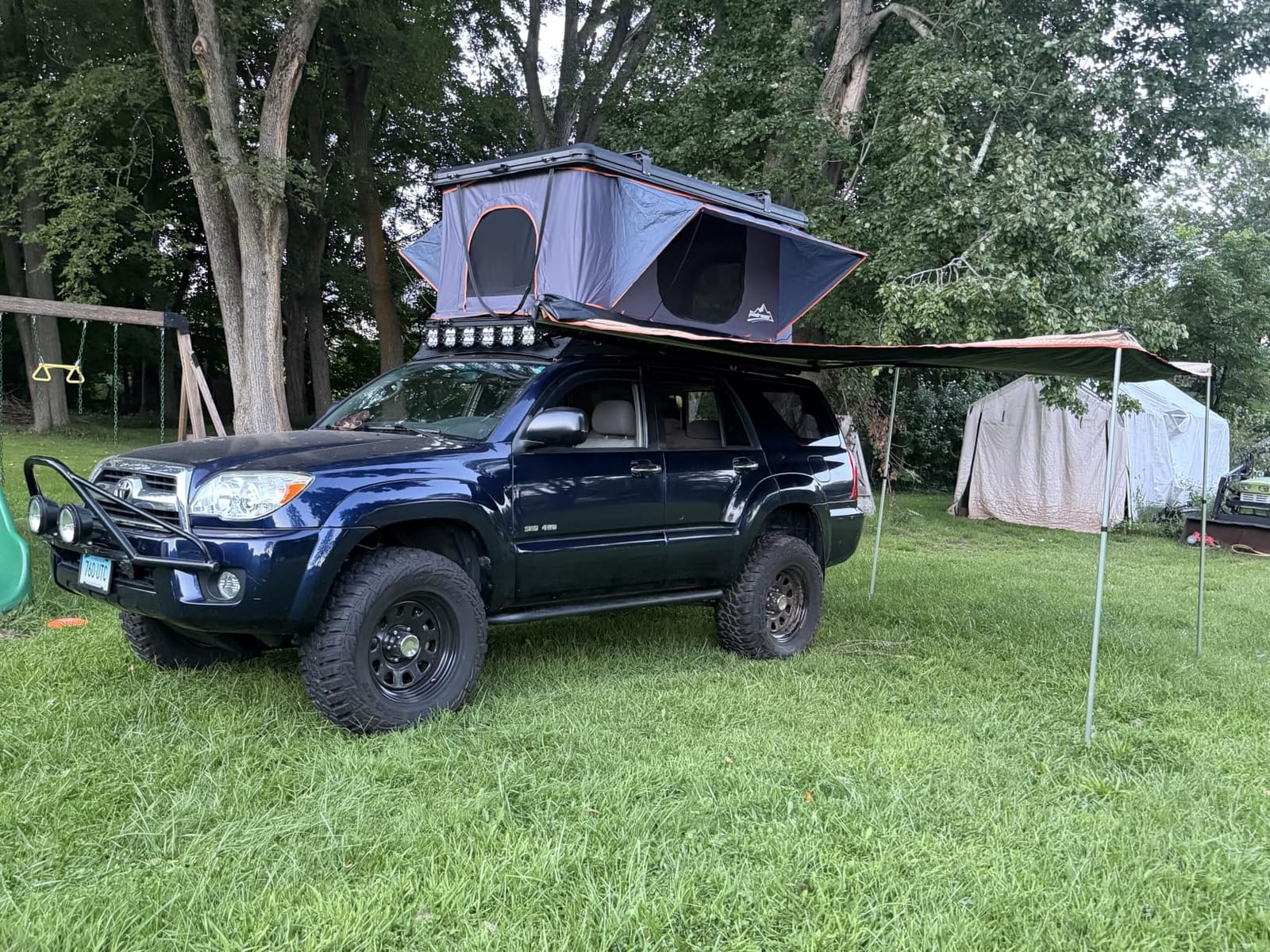 Hard Shell Roof Top Tent with Adjustable Crossbars, 4-Season Waterproof Pop-up Tent with Detachable Thermal Insulation Liner, Anti-Condensation Mat & USB Power Hub for Trucks, SUVs, Vans customer photo 2