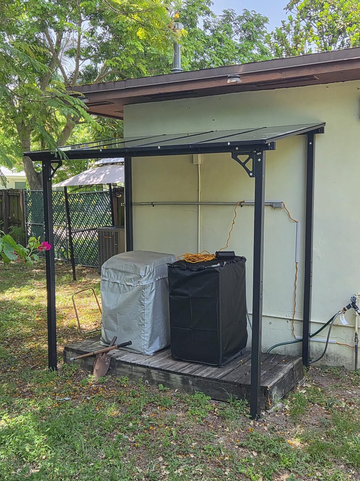 Aoxun Premium Gazebo with Aluminum Frame & Polycarbonate Panel 8’x5’, Black customer photo 1