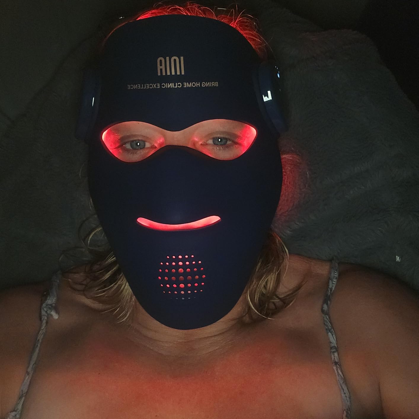 INIA GLOW 4D Wireless Red Light Therapy Mask for Face, Dual NIR, 320 LEDs customer photo 2