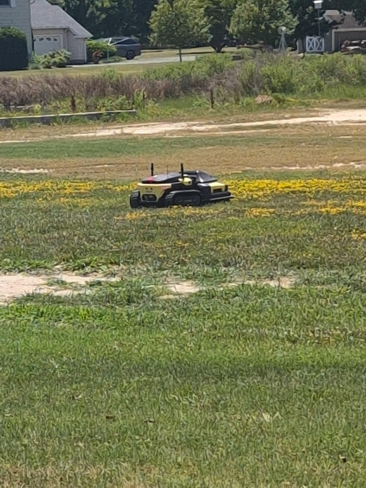YARBO Robot Lawn Mower Pro, Wire-Free for 6 Acres, Four Seasons Yard Care customer photo 2