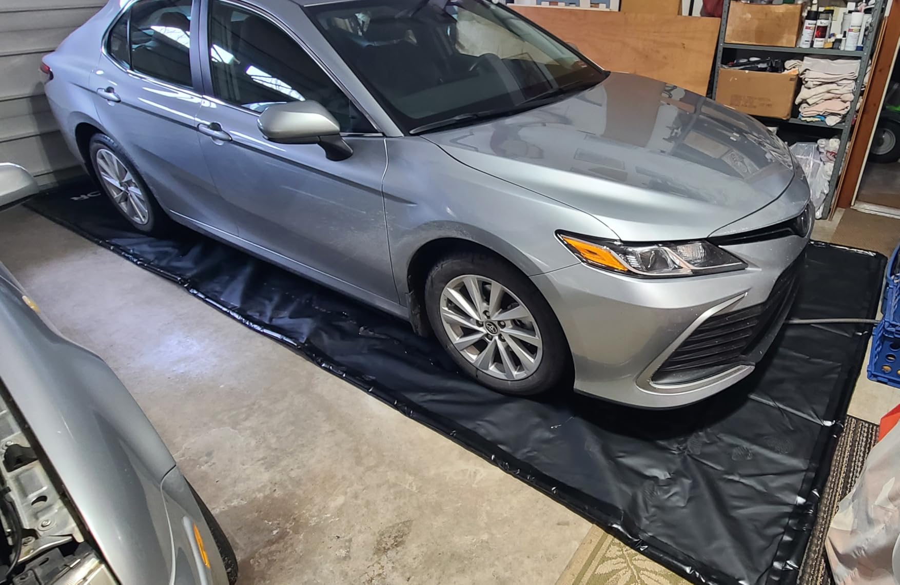 VEVOR Containment Mat, 7 ft 9 in x 18 ft, Non-Slip PVC Garage Floor Mat with a Cleaning Squeegee, Heavy Duty Durable Waterproof Containment Protection from Snow, Rain and Mud for Cars Parking, Black customer photo 1